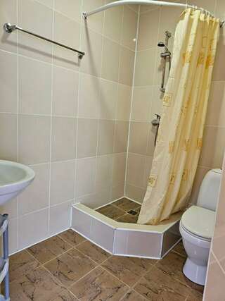 Гостевой дом Золотой Каштан Архипо-Осиповка Трехместный номер-4